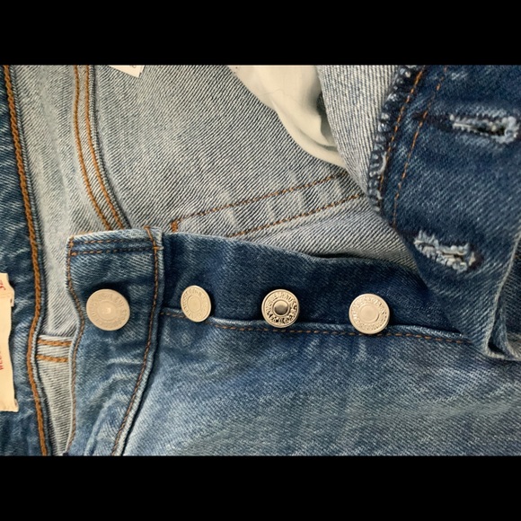 LEVI Wedgie Distressed Jean - Picture 8 of 10